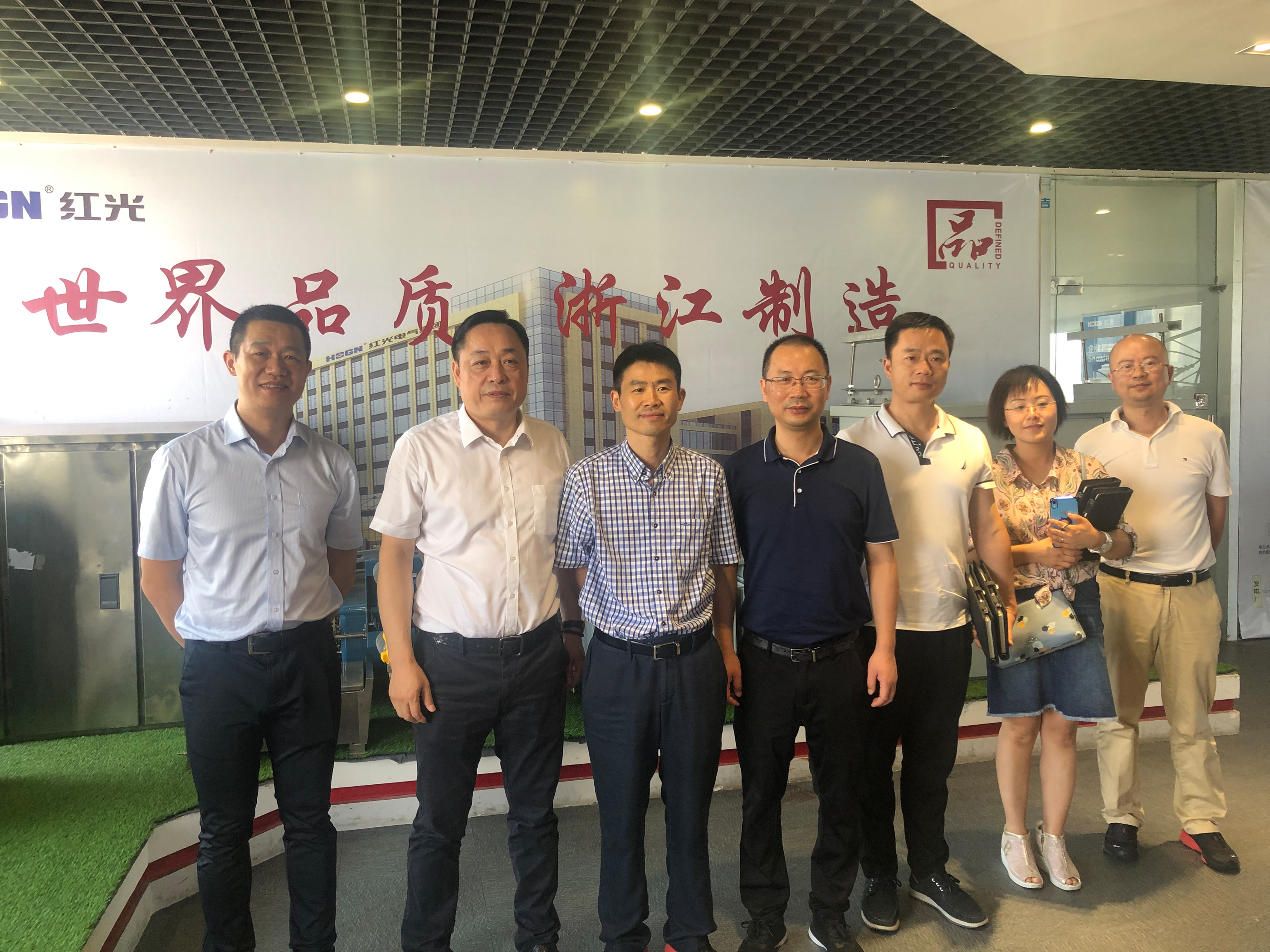 国度电力器材产品安全机能质量监督检验中心执行董事、党委书记钟晖一行 光临德赢调研